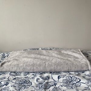 Super Soft Thin Blanket